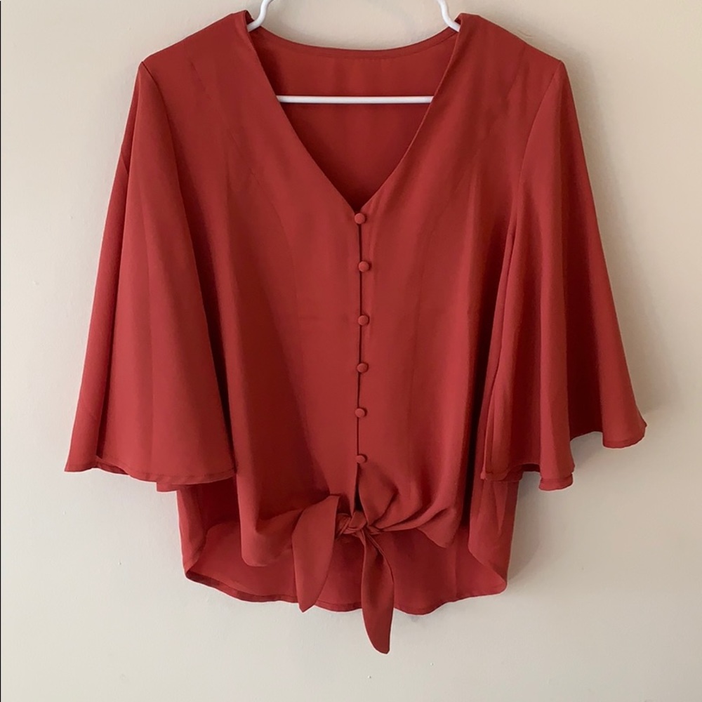 Loose fitting, button up / tie top